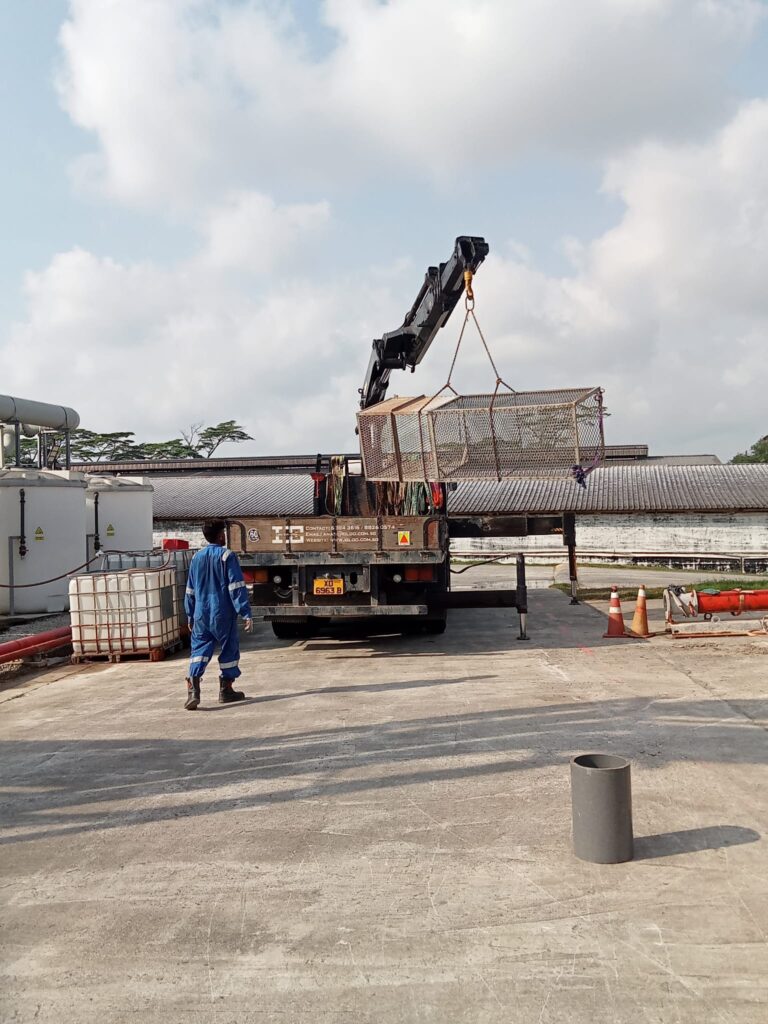 Igloo Lorry Crane 1