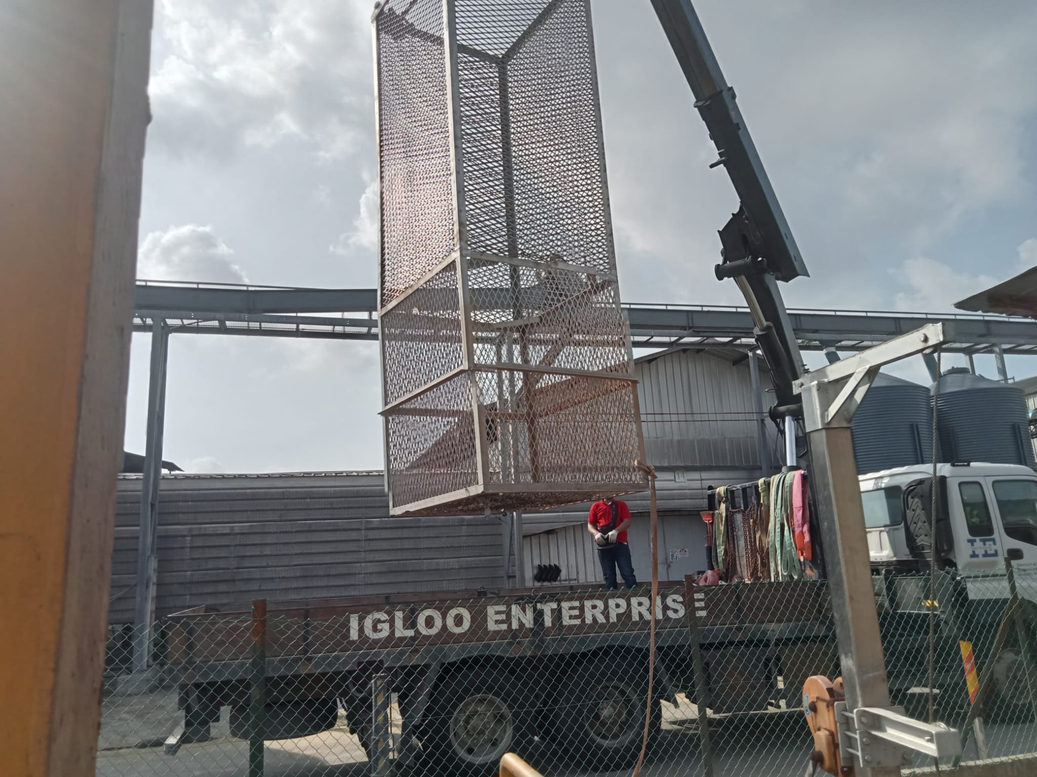 Igloo Lorry Crane 2
